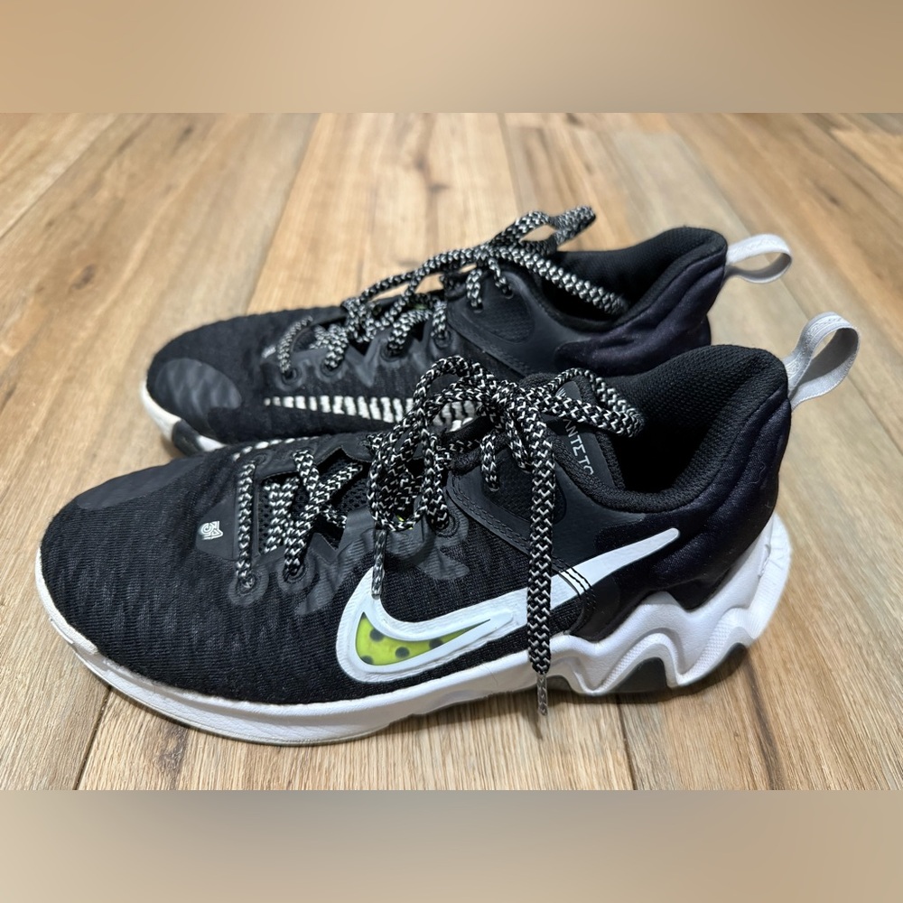 Nike Boys Giannis Immortality DB6081-010 Black Basketball Shoes Sneakers Sz 5.5Y